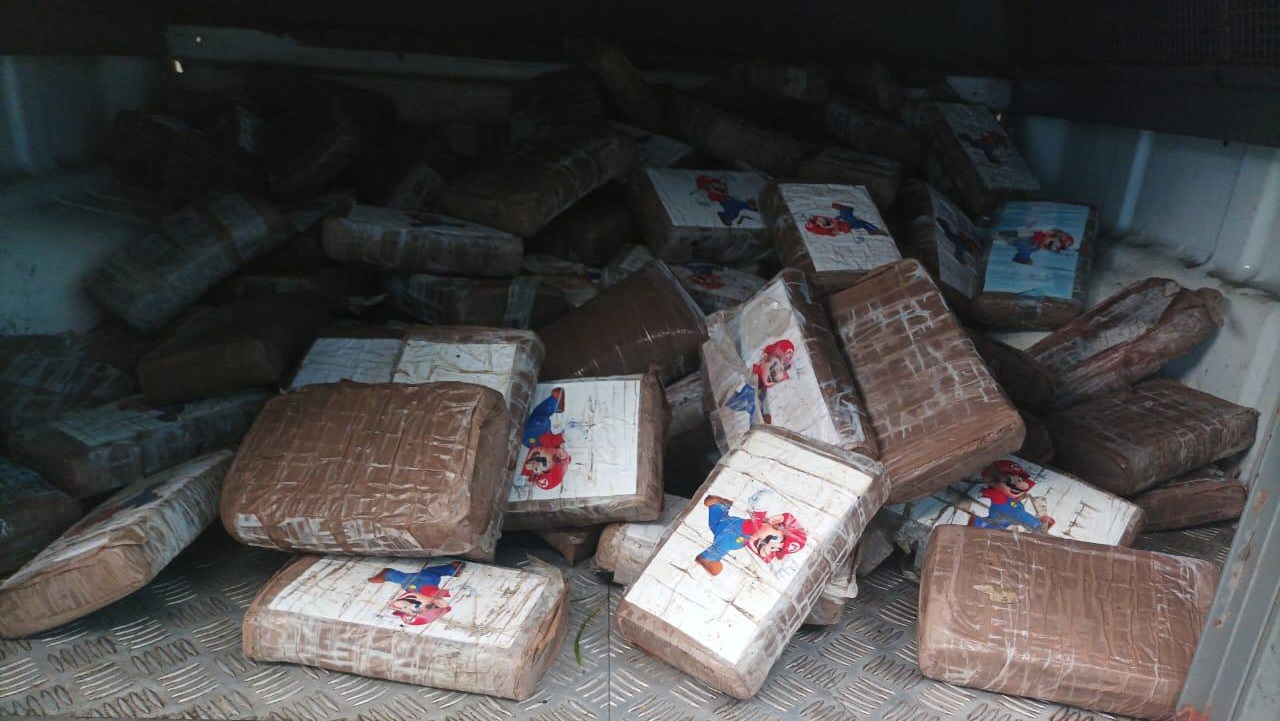 Polícia prende trio e desmantela base de distribuição de drogas em Manaus Polícia prende trio e desmantela base de distribuição de drogas em Manaus
