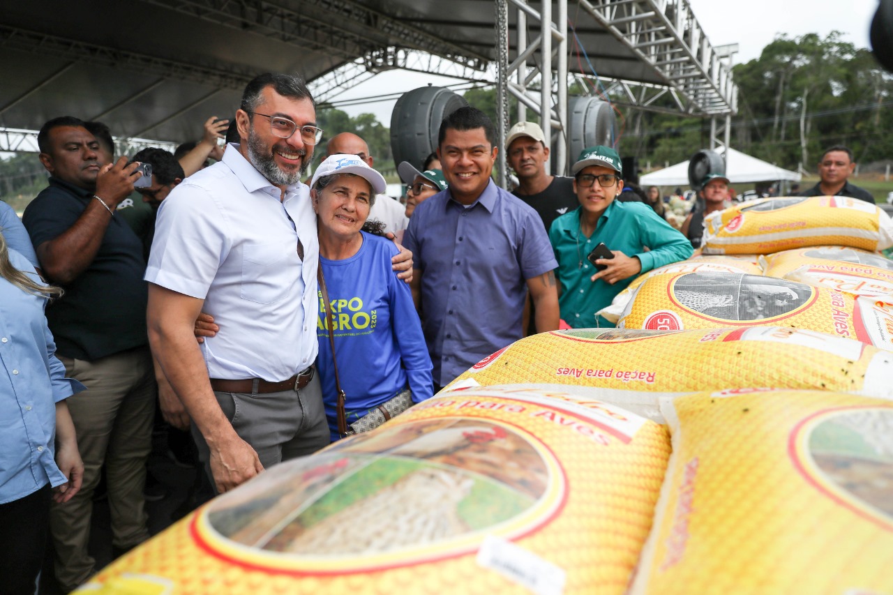 Governador Wilson Lima entrega 70 toneladas de alimentos para institui&ccedil;&otilde;es sociais atendidas pelo PAA