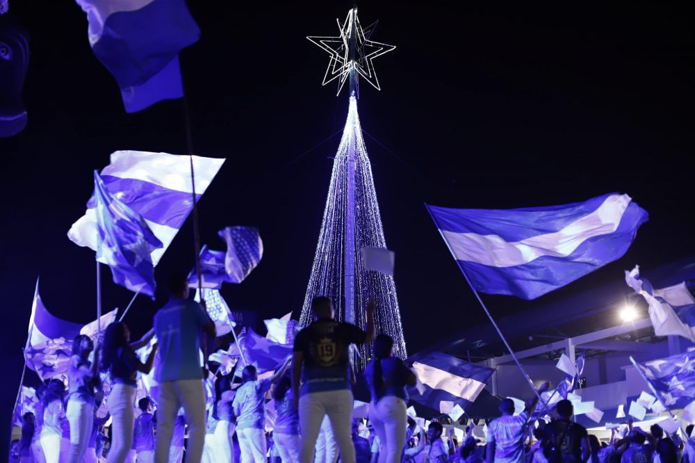 União, emoção e alegria marcam ação social com setores do Boi Caprichoso em dia inauguração da árvore de natal União, emoção e alegria marcam ação social com setores do Boi Caprichoso em dia inauguração da árvore de natal