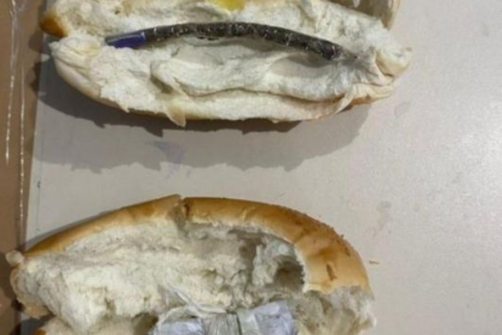 Homem é preso após levar pão recheado com drogas para presos em Coari