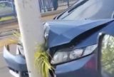 Homem colide com poste e deixa uma pessoa ferida na avenida André Araújo