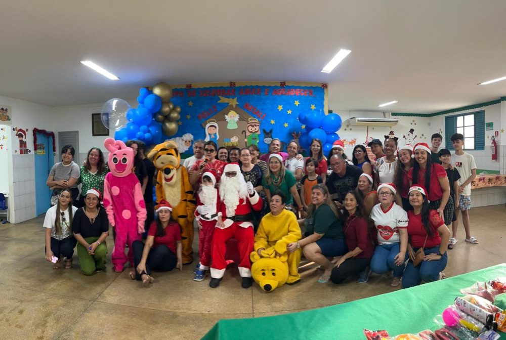 'Natal Solidário' promove dia diversão e alegria para crianças do bairro Redenção 'Natal Solidário' promove dia diversão e alegria para crianças do bairro Redenção