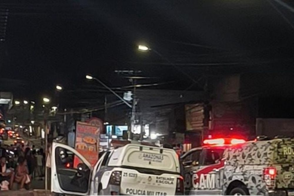 Homem &eacute; baleado por homens em moto na feira do bairro Man&ocirc;a