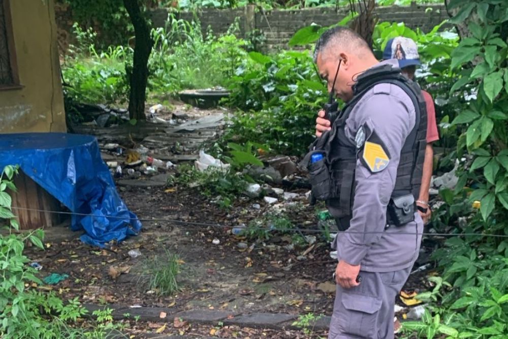 Mulher &eacute; encontrada morta em casa abandonada no bairro Jorge Teixeira