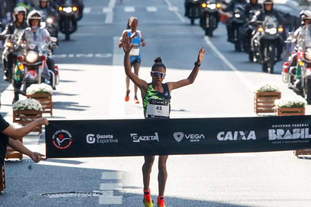 Brasil volta ao pódio feminino da São Silvestre Brasil volta ao pódio feminino da São Silvestre