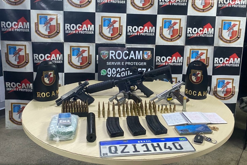 Polícia prende assaltantes e fornecedor de armas em Manaus Polícia prende assaltantes e fornecedor de armas em Manaus