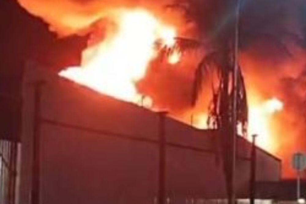 Fábrica de bebidas é atingida por incêndio de grandes proporções na Av Constantino Nery