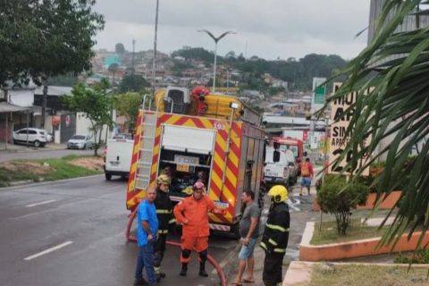 Bombeiros controlam vazamento de gás com fogo e socorrem vítima em pousada na Zona Norte de Manaus