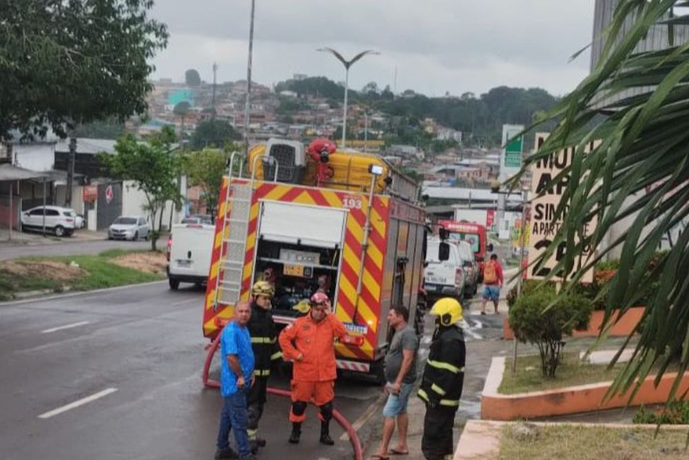 Bombeiros controlam vazamento de g&aacute;s com fogo e socorrem v&iacute;tima em pousada na Zona Norte de Manaus