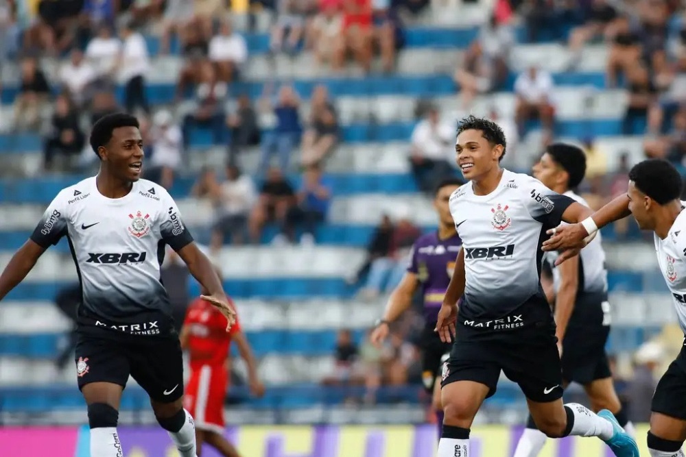 Em busca de 12º título da Copinha, Corinthians bate o Rio Branco Em busca de 12º título da Copinha, Corinthians bate o Rio Branco