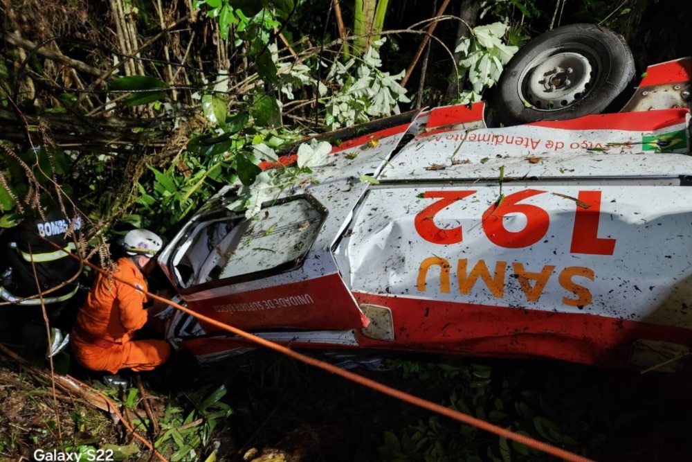 Acidente na BR-174 com ambulância do Samu resulta em duas mortes Acidente na BR-174 com ambulância do Samu resulta em duas mortes