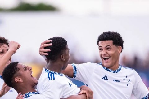 Cruzeiro bate São Carlos e garante 1ª posição no Grupo 13 na copinha