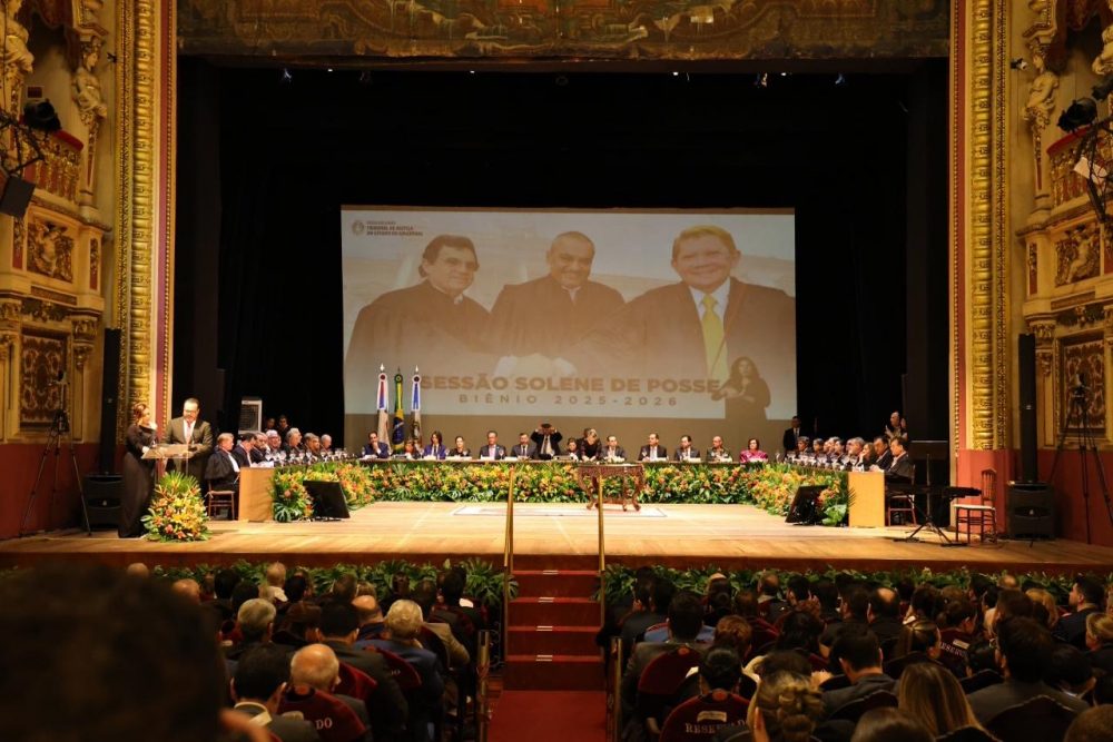 Presidente do TCE-AM prestigia posse dos novos dirigentes do judiciário estadual amazonense Presidente do TCE-AM prestigia posse dos novos dirigentes do judiciário estadual amazonense