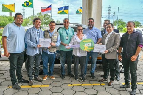 Manacapuru e Itacoatiara recebem veículos para assistência social adquiridos por emendas do senador Eduardo Braga
