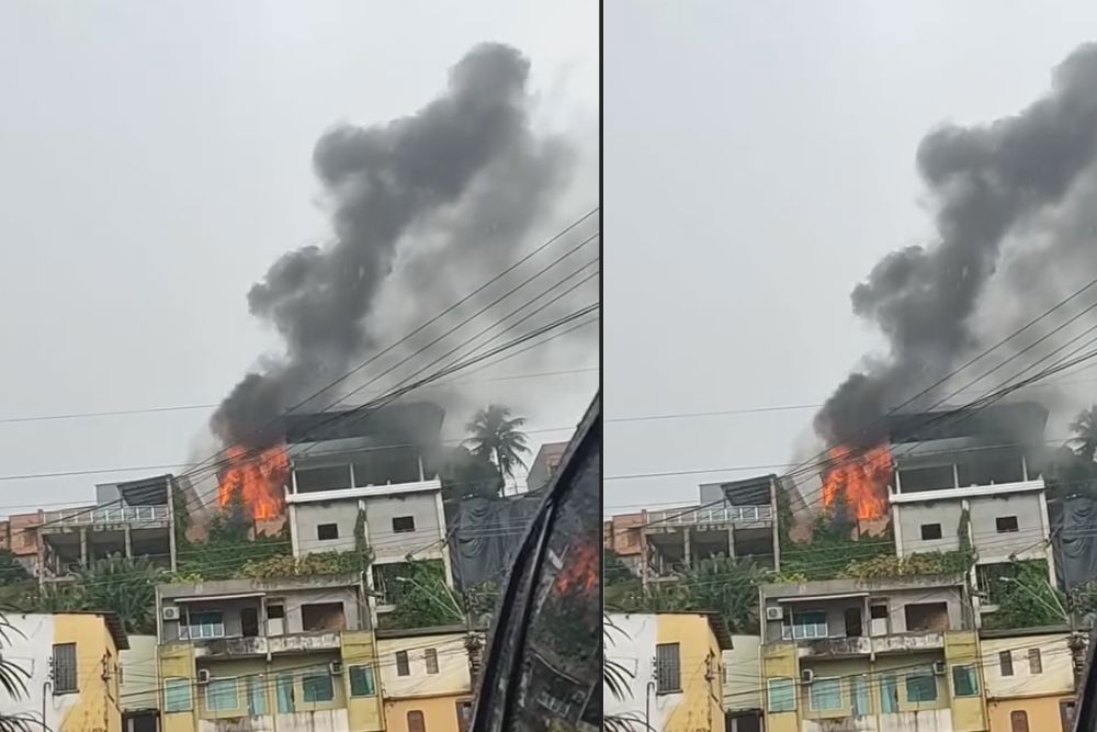 Casa &eacute; destru&iacute;da durante inc&ecirc;ndio no bairro Petr&oacute;polis