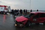 Homens ficam feridos em acidente de carro na Ponte Rio Negro, em Manaus