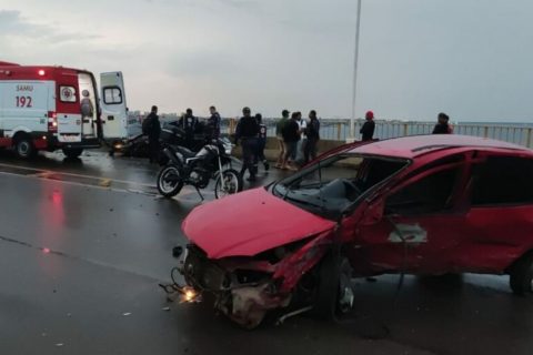 Homens ficam feridos em acidente de carro na Ponte Rio Negro, em Manaus