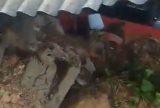 Barranco cede e destrói uma casa no bairro Colônia Santo Antônio
