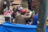Equipes de resgate dos bombeiros são mobilizadas para atender deslizamentos de terra em Manaus