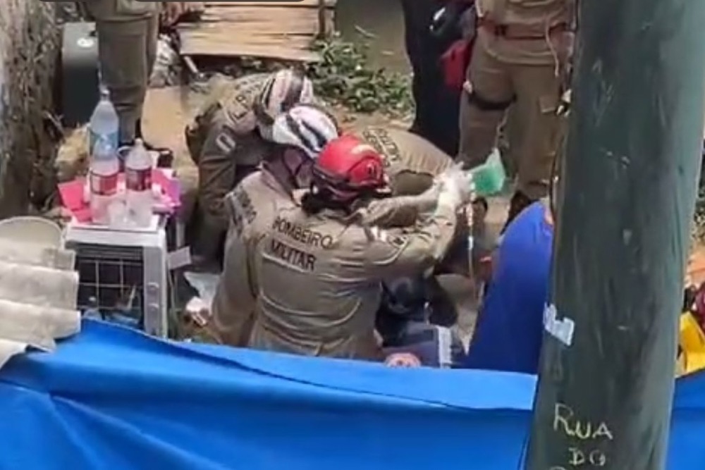 Equipes de resgate dos bombeiros s&atilde;o mobilizadas para atender deslizamentos de terra em Manaus