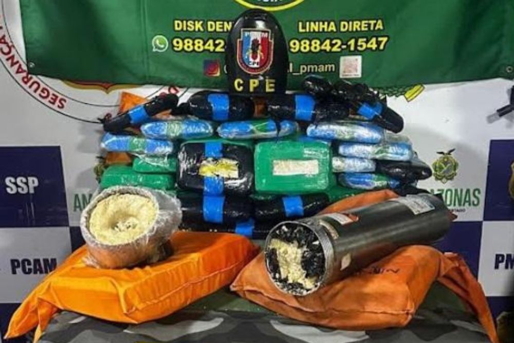 Criminosos de Coari são presos após esconder drogas em bombas d’água, malas e coletes de salva-vidas Criminosos de Coari são presos após esconder drogas em bombas d’água, malas e coletes de salva-vidas