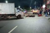 Motociclista e passageira são arremessados após colisão no bairro Tancredo Neves