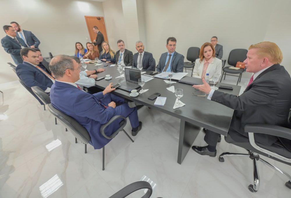 Governo do Amazonas e TJAM unem esforços para ampliar regularização fundiária no Estado Governo do Amazonas e TJAM unem esforços para ampliar regularização fundiária no Estado