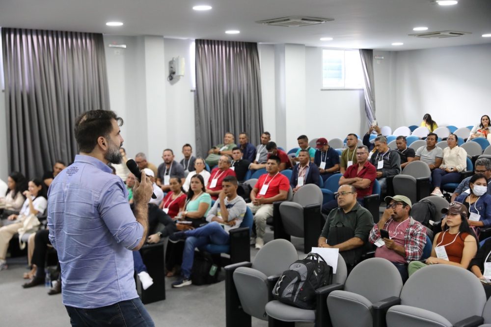Sema dialoga com lideranças de 15 Unidades de Conservação sobre projetos de carbono Sema dialoga com lideranças de 15 Unidades de Conservação sobre projetos de carbono
