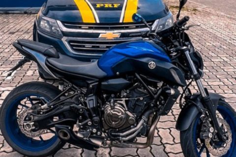 PRF flagra motociclista com placa adulterada na BR-174