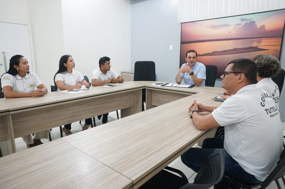 Prefeito Mateus Assayag alinha ações de trabalho com Conselho Tutelar de Parintins Prefeito Mateus Assayag alinha ações de trabalho com Conselho Tutelar de Parintins