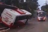 Motorista perde o controle e ônibus invade casa no bairro Monte das Oliveiras