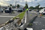 Motorista cochila ao volante e derruba poste na Avenida Coronel Teixeira