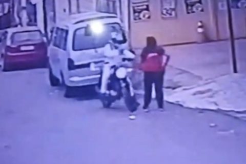 Homem de uniforme assalta mulher no bairro Japiim