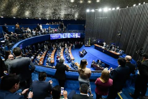 Senado aprova retaliação comercial às vésperas de tarifaço de Trump