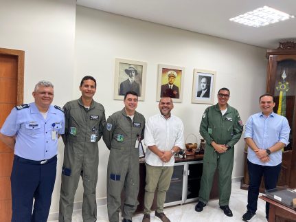 Prefeito de Parintins avança em tratativas para ampliar operações no Aeroporto Júlio Belém