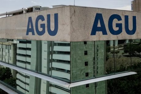 AGU vê indícios de uso indevido de informação no câmbio e aciona STF