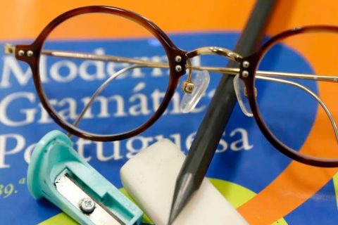 Volta às aulas: especialista alerta para riscos à visão dos alunos