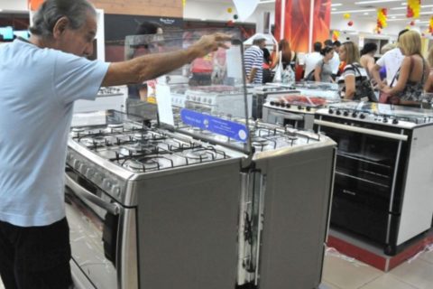 Comércio registra maior crescimento em 12 anos com alta de 4,7% nas vendas