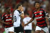 Flamengo vence Vasco e garante vaga na semifinal do Carioca