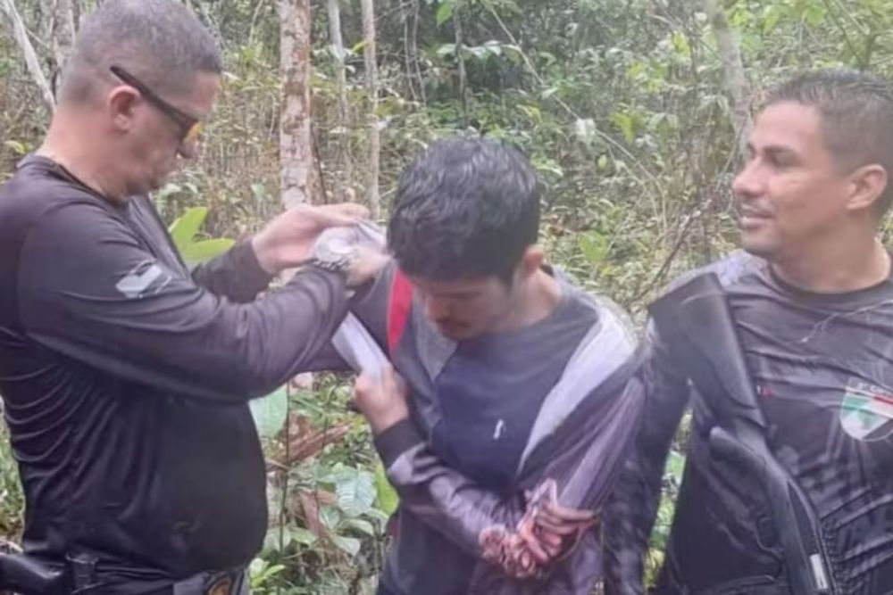 Estudante de medicina é resgatado após se perder em mata de Manacapuru Estudante de medicina é resgatado após se perder em mata de Manacapuru