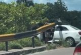 Motorista de táxi fica preso em carro após acidente na Avenida das Torres