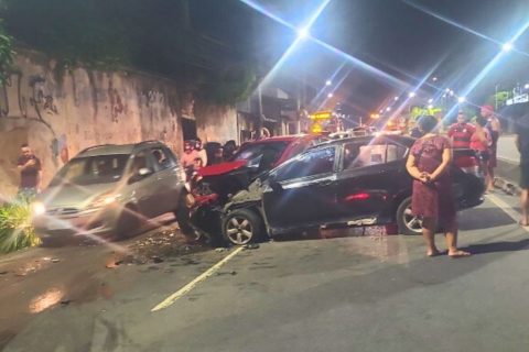 Motorista perde controle do carro, invade canteiro e bate em outro veículo na Avenida Torquato Tapajós