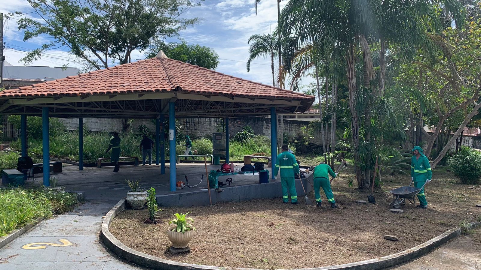 Apae Manaus recebe reforço de detentos para manutenção em parceria com Seap Apae Manaus recebe reforço de detentos para manutenção em parceria com Seap