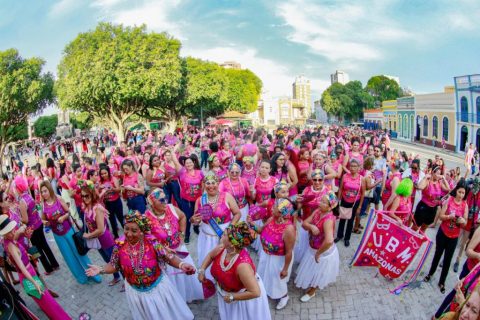Banda de carnaval em combate à violência contra a mulher chega à 13ª edição
