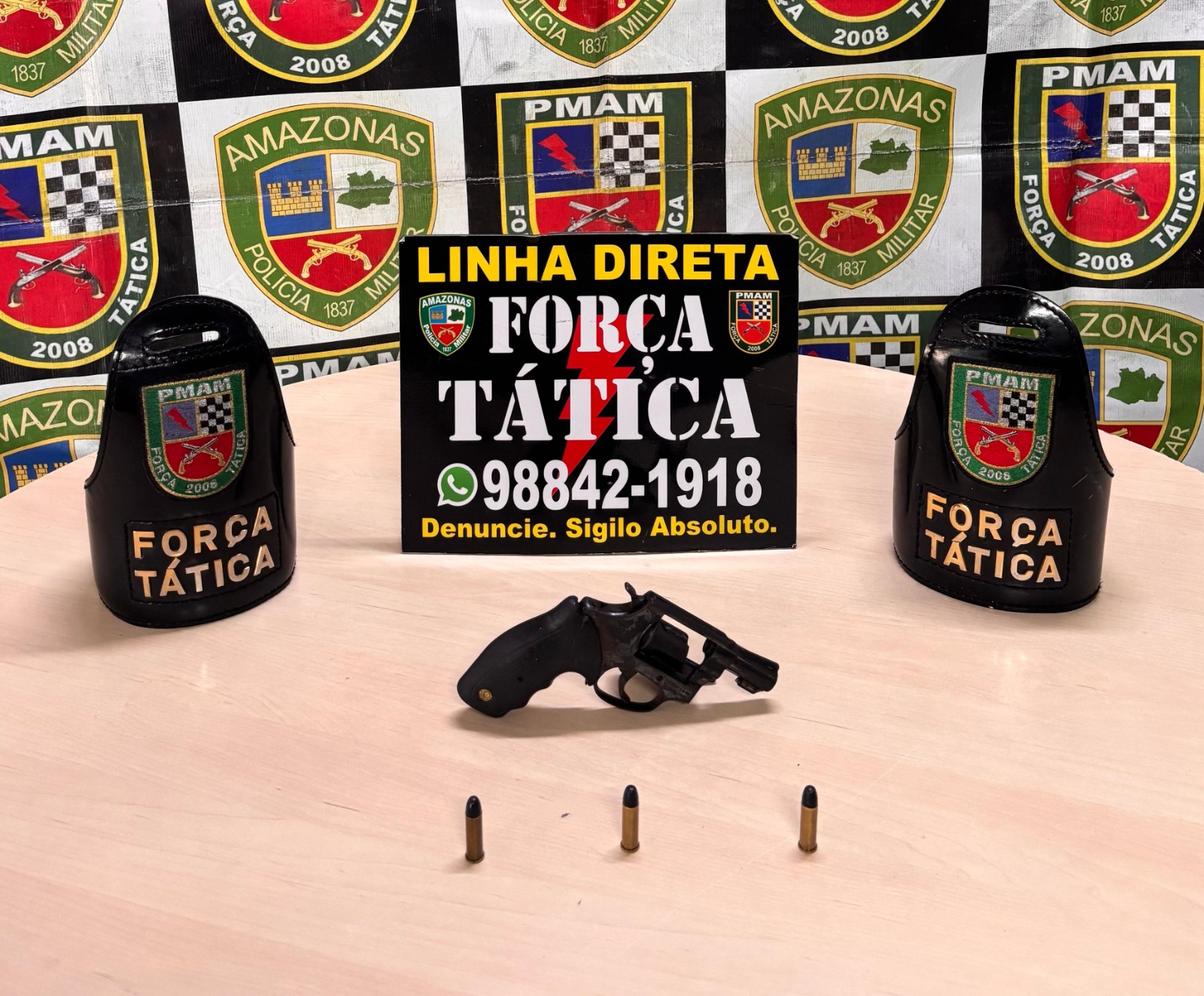 Três armas de fogo são apreendidas pela Polícia durante patrulhamento em Manaus Três armas de fogo são apreendidas pela Polícia durante patrulhamento em Manaus