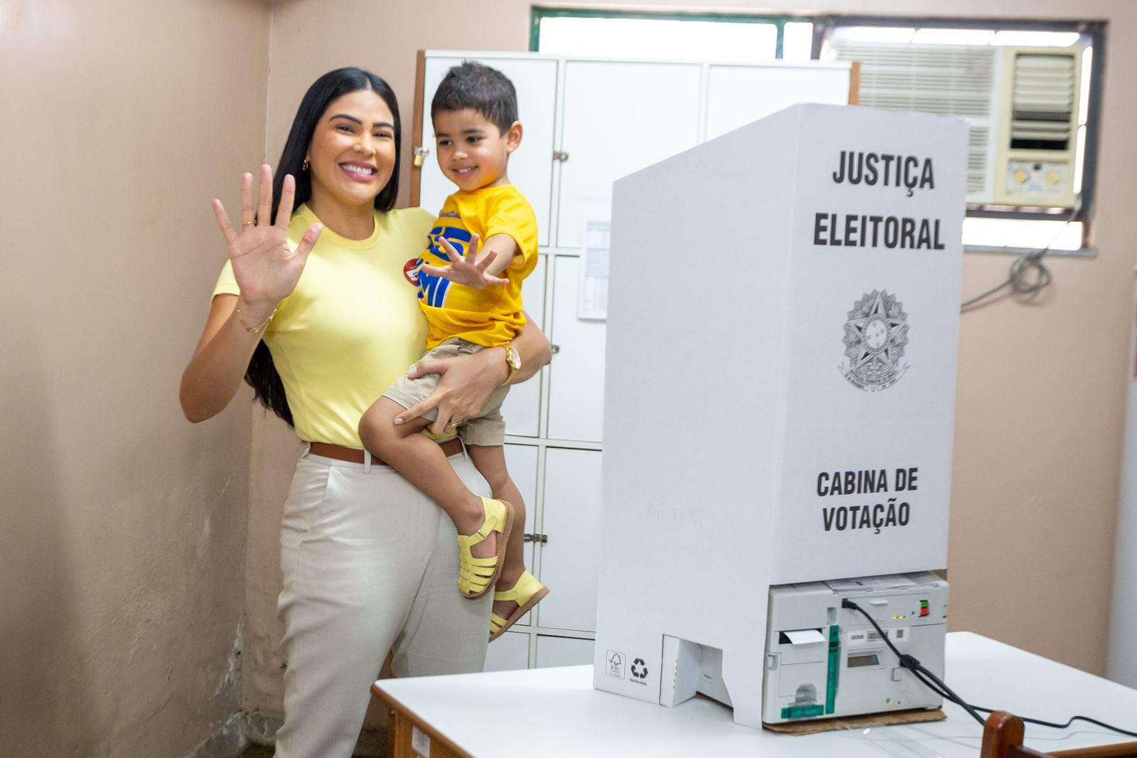 Deputada Mayra Dias destaca importância do Dia da Conquista do Voto Feminino Deputada Mayra Dias destaca importância do Dia da Conquista do Voto Feminino