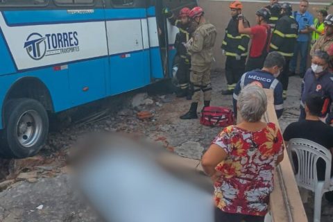 Técnica de enfermagem morre ao ser atropelada por micro-ônibus no bairro da Glória