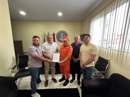 Corpo de Bombeiros, prefeito de Envira e vereadores de Codajás discutem implantação de bases da corporação