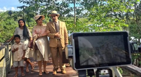 Curta-metragem 'Flores Secas', de Arnaldo Barreto, estreia domingo (2), no Teatro Amazonas