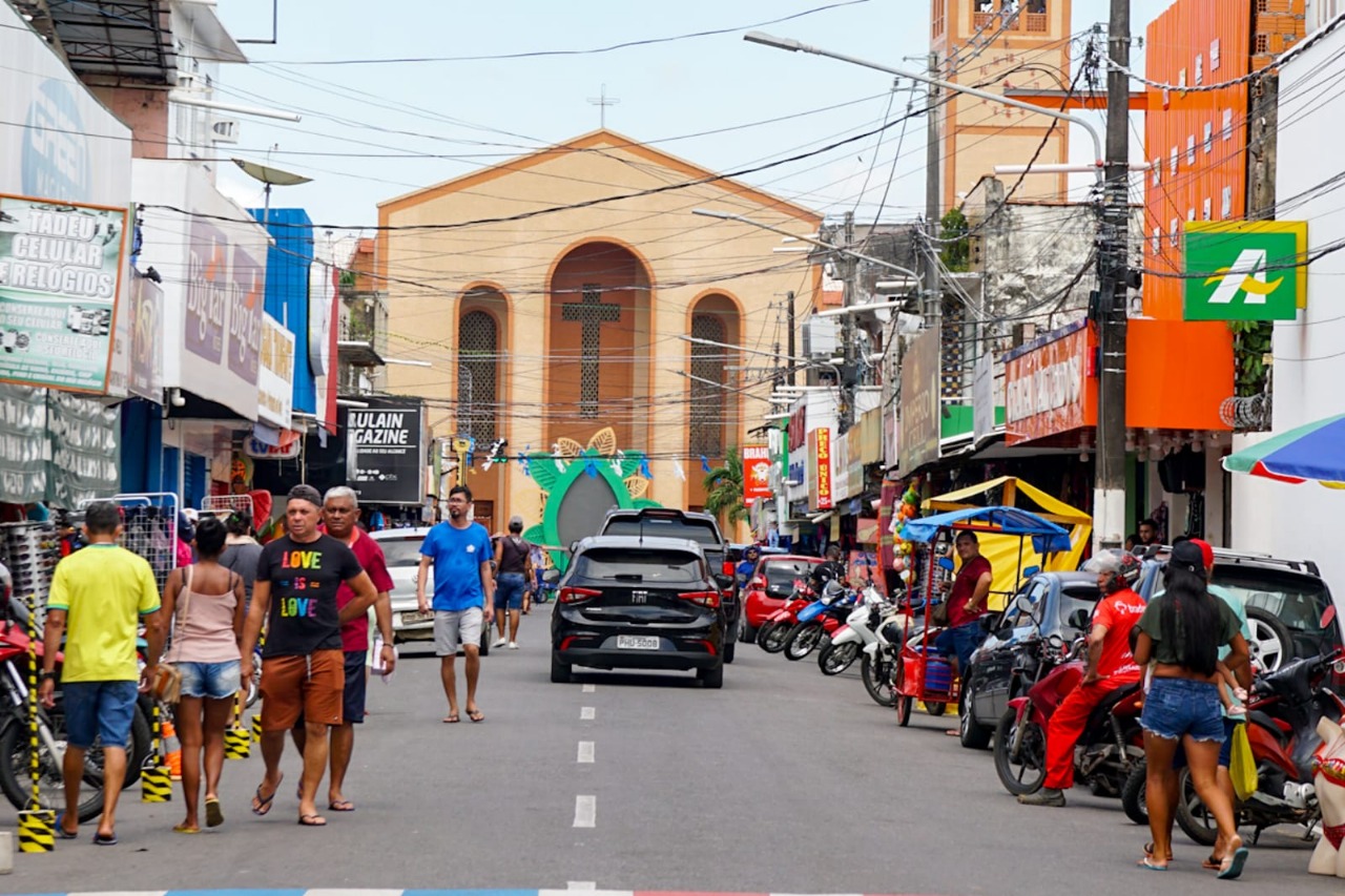 Prefeitura de Parintins injeta R$ 12 milhões na economia pagando servidores às vésperas do Carnailha e Carnaboi Prefeitura de Parintins injeta R$ 12 milhões na economia pagando servidores às vésperas do Carnailha e Carnaboi